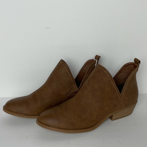 Universal Thread Tan Brown Faux Leather Ankle Cutout Boots size 11 NWOT - Picture 3 of 6